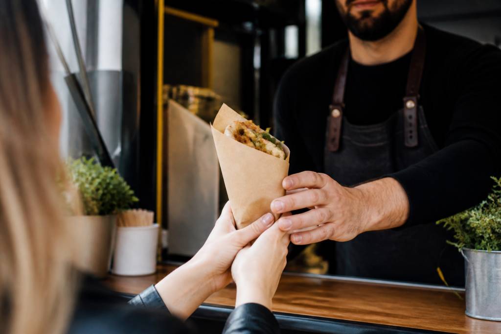 Les meilleures adresses pour goûter la street food française lors d&rsquo;un séjour gourmand